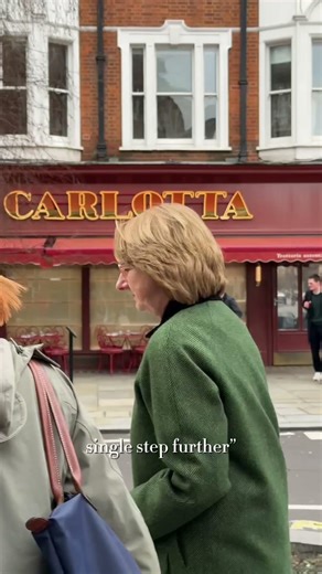 Talking dogs of London #cutedogs #dogshorts #dogsofinstagram #doglife #dogtalk