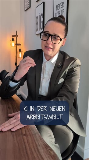 KI entlarvt schlechte Führung. 🤖🔥 Plötzlich übernimmt die künstliche Intelligenz Aufgaben, die früher den ganzen Tag gefüllt haben. Analysen, Texte, Struktur, Planung u.v.m. und Dein Arbeitsalltag ändert sich schlagartig und es stellt sich die Frage: Was ist eigentlich Dein Job, wenn Du fachlich und operativ viel weniger gebraucht wirst? Viele dachten, KI löst Probleme. Und ja, das tut sie. Aber sie deckt auch etwas auf... Führung bedeutet nicht, der beste Experte im Raum zu sein. Führung bede