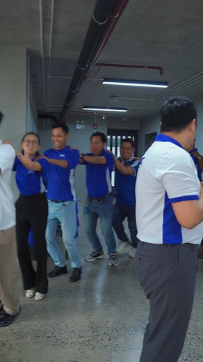 ចង់ចូលរួមជាមួយ HSC Group អត់? យើងមិនមែនផ្តោតលើសមិទ្ធផលការងារតែប៉ុណ្ណោះទេ យើងក៏ផ្តោតទៅលើការលូតលាស់របស់បុគ្គលិកផងដែរ ដូច្នេះហើយទើបយើងបានបង្កើតឡើងនូវវគ្គបណ្តុះបណ្តាល ក៏ដូចជាកម្មវិធីពិសេសផ្សេងៗជាច្រើនទៀត ដែលធ្វើឱ្យបុគ្គលិកទទួលបាននូវអារម្មណ៍ដែលត្រូវបានយកចិត្តទុកដាក់ និងឱ្យតម្លៃ 💼🥰 #HSCgroup #GrowWithUs #EmployeeCare #WorkplaceCulture | HSC Group