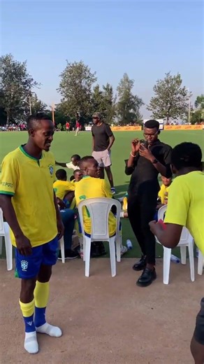 REFA WA MCHONGO AMFUTIA NIYONZIMA RED CARD BILA VAR