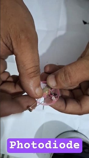 Light-Sensitive Circuit Using Photodiode