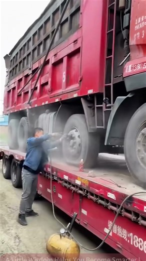 New Method for Truck Tire Rust Removal, Spark Spraying Efficiency!