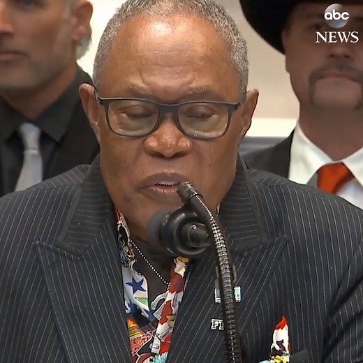 139K views · 1K reactions | Pres. Donald J. Trump gives pen used to...