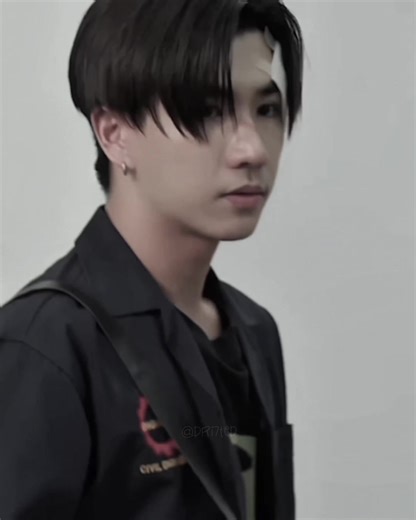 เพิร์ธ ธนพนธ์ หล่อและมีสไตล์ในยุคใหม่