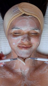 158K views · 2K reactions | Welcoming Raven Gates to her very first BOHO ASMR facial 殺 Let the pampering begin! ‍♀️✨#asmrfacial #asmrspa #asmrmassage #asmrforsleep #asmrsatisfying #asmrsounds #asmrhairplay #hairplay #asmrtingles #asmrspatreatment #ravennicolegates #dallasmedspa | Boho Med Spa | Facebook