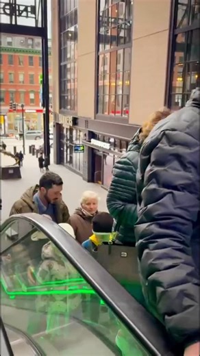 Surprises are the BEST 😭😭😭 Thanks so much to my sister @lauracunninghamack and the fam for organizing a little pop up for our mom before she flew back to Ireland ☘️ | Clare Cunningham