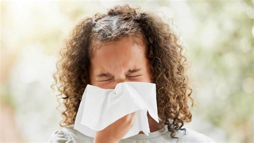 The differences between allergies and a cold