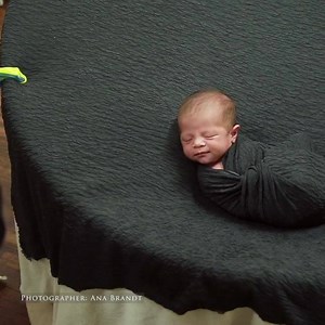 A baby minute Anamaria Brandt website: www.bellybabylove.com instagram.com/anabrandt ana@anabrandt.com Request pricing online www.bellybabylove.com Call for scheduling 714-730-5050 | Ana Brandt Baby