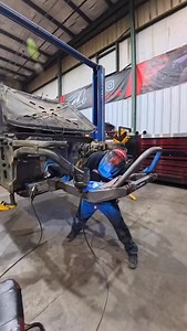 Bender is down between the frame rails, hood down, sparks flying. This is not bolt on work. This is the moment the factory front frame stops being the answer. We has been designing front half and back half kits for over 20 years. This is the first time that knowledge has been applied to the JK and JKU. Because once tire size, axle weight, and suspension travel go past a certain point, the factory front frame becomes the limiter. A front half kit replaces compromise with structure. Proper shock p