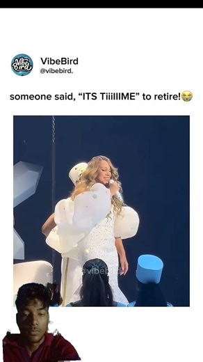 Guys I think it's not her right time 😔 #mariahcarey #shorts #funny