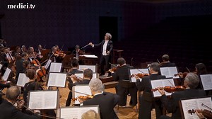 ⛵🎵 Feeling like taking a voyage along the Moldau River? Smetana's Symphonic Poem Má Vlast will immediately transport you there, thanks to the remarkable interpretation of the Czech Philharmonic and Semyon Bychkov! ⛵🎵 https://bit.ly/3SoUvwl | medici.tv