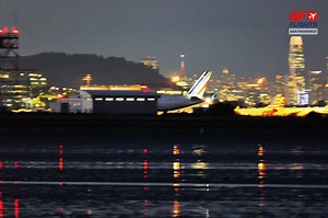 🌙 Night Arrival! 🇫🇷 Air France Airbus A350 (F-HUVO) Landing at San Francisco International Airport (SFO) from Paris (CDG) ✈️✨ (October 8, 2025) -- #planespotting #airfrance #airbusa350 #nightlanding #flysfo #sfoairport #avgeek #fblifestyle #sfflights | SF.Flights