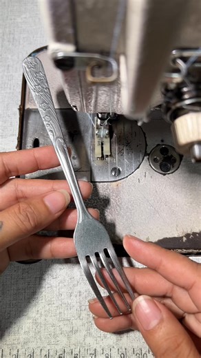 Mallorca Monic | sewing hacks A quick way to put on a zipper slider #sewing #sewinghacks #hacks | Instagram