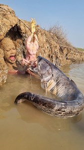 5.9M views · 63K reactions | Unbelievable technique sandman catching underwater big fish with Chicken #fish #fishing #viral #reels #video | Fisherman Animal Lover-Original | Facebook