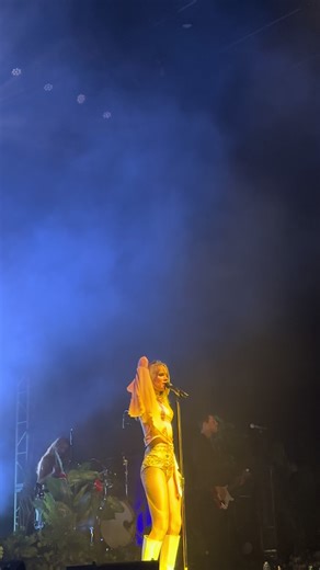 Model, Actress, Whatever: Suki Waterhouse #sukiwaterhouse #sukitour