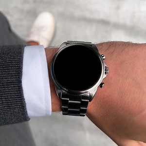 DIE NEUEN FOSSIL GEN 6 SMARTWATCHES SIND DA! 🚀⁠ 🔎 Finde die neuen Smartwatches direkt hier: ditur.de/marken/fossil/gen-6/gen-6-men Zum Laufen, Trainieren, Sport oder einfach im Alltag? 💪 Mit Fossil Gen 6 kriegst du das komplette Smartwatch anno 2021/2022 ⌚️ 👉 Das konkrete Smartwatch im Video hier shoppen: ditur.de/fossil-gen-6-smartwatch-ftw4059 ⁠ ————————————————————⁠ Wir bieten immer die besten Online-Shoppingvorteile Deutschlands an:⁠ ⁠ 💶 Preisgarantie⁠ 📦 99 Tage Rückgaberecht⁠ 🚚 1-2 T