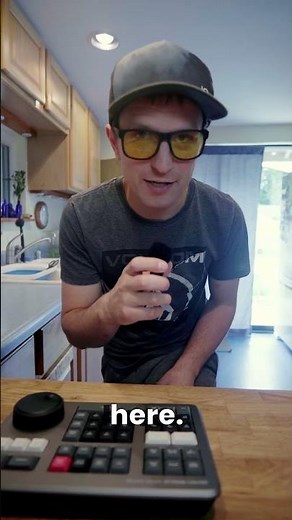 DaVinci Resolve speed editor.