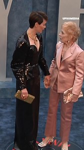 Their age gap makes many uncomfortable. 📹 : https://www.instagram.com/backgrid_usa/ | Golden Years