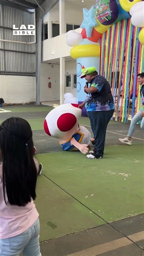 'Toad' Trips Over in Front of Students 💀 (🎥: ViralHog)