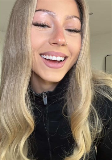 Guide to Choosing the Perfect Blonde Wig