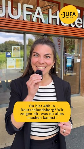 Bereit für dein Abenteuer? Im JUFA Hotel Deutschlandsberg*** gibts Adrenalin und Genussurlaub für die ganze Familie! Während die Kids beim Spielen das Hotel entdecken, genießt du einen entspannten Spaziergang zur Burg Deutschlandsberg durch die malerischen Weinberge. 🍇 Zur Feier des Tages gibt's eine lustige Partie Kegeln auf unserer hauseigenen Kegelbahn. Nach so viel Action könnt ihr euch im Wellnessbereich so richtig entspannen. 🧘‍♀️ Nach einer erfrischenden Wanderung durch die geheimnisvol