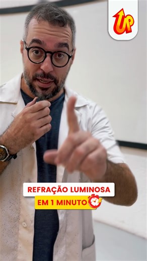UP - Educando para Sempre on Instagram: "Que tal aprender Física em um minuto? Desafiamos o professor Alex Siqueira a explicar refração luminosa em tempo recorde... Aprender Física assim é moleza, não é? 💡🧠 ❤️💛🤍"
