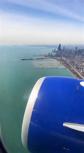 Compressor stall on Airbus A319 during landing approach O'Hara Chicago #airbus #a319 #ohare #chicago #airplane
