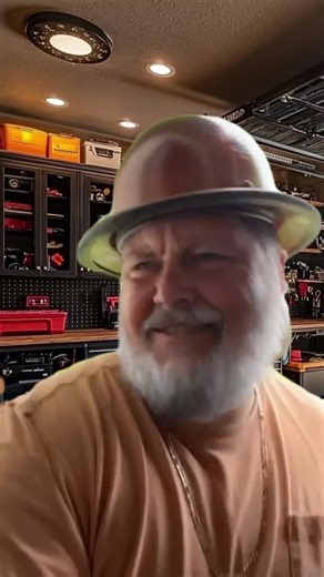 Rickys got a crazy gf.. and shes at the gate! #fyp #rickyandtheboss #breadstickricky #roughneckrosco