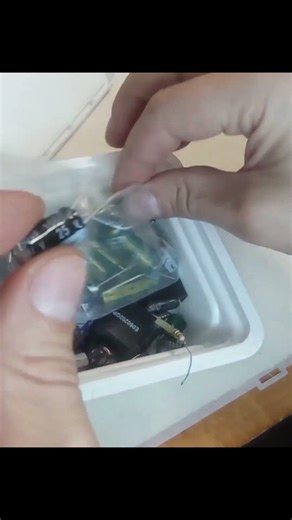 Replacing a blown capacitor | Vintage TV Repair