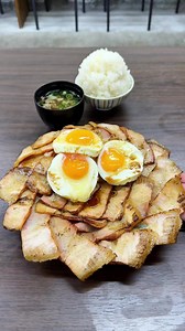 おかん食堂：卵3つ！チャーシュー定食