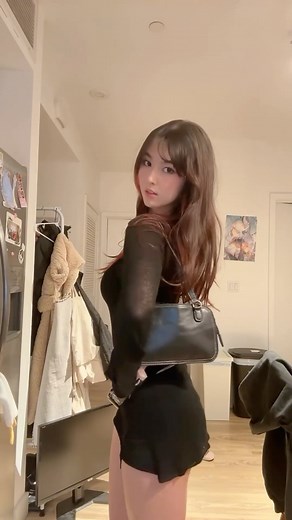 amie 慧艳 on Instagram: "i filmed a grwm but it didn’t save 😃😃 SO I did this instead!! details top and skirt - @palomawool belt - japan shoes - @maisonmargiela bag - thrifted :D"