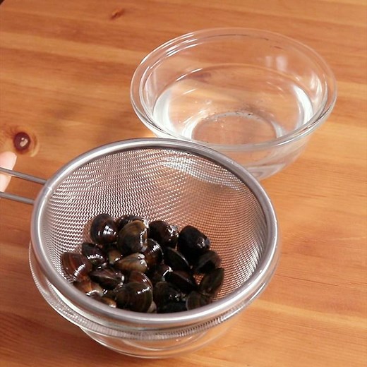 しじみの砂抜き 作り方・レシピ | クラシル