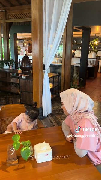 Wajib banget kesini sih!! Masih edisi jalan-jalan satset🤭 📍Villa Aman D’sini - @Villa Aman D’Sini Sentul, Kab. Bogor #EdisiSatset #JalanJalan #Sentul #Bogor #DimanaAja #VillaAmanDisini #BikinNyaman #Love #Wishlist #viral #indonesia #instagram #lfl #kekinian #hits #instagood