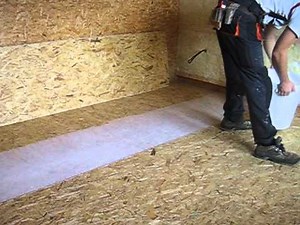 Roznaseci vrstva suche podlahy v Summerbridge House