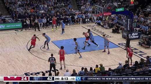 Marcus Smart with the great pass in transition