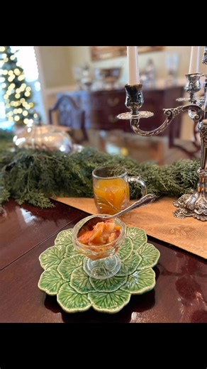 A sweet Saturday wrapping gifts and making Peach cobbler and more Spice Tea.. and it was all delish❤️!! SPICE TEA RECIPE.. 20oz container of Tang 1 1/2 cups Instant Tea 2 tsp Cinnamon 1/4th tsp Allspice 1/4th tsp ground Cloves Mix all ingredients together, fill mini glass canning jars, tie in a tag that says ,,add 1 heaping tablespoon to mug with hot water, stir, and enjoy!! Give this to friends 🎁!!! Happy Holidays y’all🎄!!! | The Good Junk Company