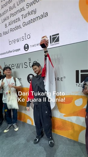 Corina Koesliono on Instagram: "🇮🇩 WORLD BREWER CHAMPION JUARA 2 DI DUNIA!😭🥹 Dari tukang foto ke juara 2 dunia! Such an inspiring and touching moment! So proud of you @bayuprawiro you did it, you put 🇮🇩 on the map! Congrats to the home of champions @commongroundsid @astonutan @daryantowitarsa @ystanu another life changing and historical moment of for 🇮🇩 Major shoutout to mentors @ryanwibawa @yessyliaviolin for bringing the best out of @bayuprawiro! Good seeds breed good crop indeed 🙌👏 