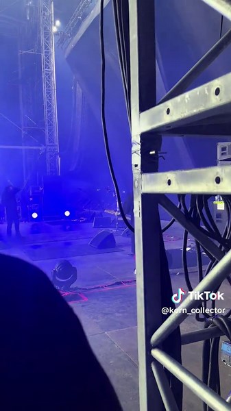 KoЯn - Blind live on stage 🤘 @Head @MUNKY @Korn #korn #kornfan #kornadidas #kornoldschool #kornpass #kornroom #jonathandavis #brianheadwelch #munkykorn #radiazkorn #rayluzierfans #rayluzierkorn #collector #korncollector #childrenofthekorn #kornbackstage #kornfreak #kornfamily #korncollection #musiccollection #musiccollector #vinycollector #stillafreak #kornmusic #kornofficial #korn4life