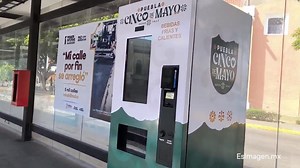 🫧🥤 #OjoAlDato| ¡Ya llegaron! Así luce una máquina dispensadora de bebidas frías y calientes de la marca del gobierno estatal "Puebla Cinco de Mayo". Una de estas se encuentra en el paradero San Francisco de la línea 3 del RUTA, sin embargo, aún no se encuentra operación. | Ángulo 7 Noticias