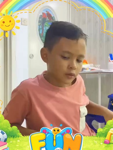 Radit learned numbers in English today through singing 🎶🔢 Learning becomes more fun and easier to remember with songs! 🎵 “One, two, three, four, five…” Singing helps kids memorize faster, build confidence, and enjoy the learning process happily ✨ #funlearning #funenglish #anakhebat ##fun #cirebon