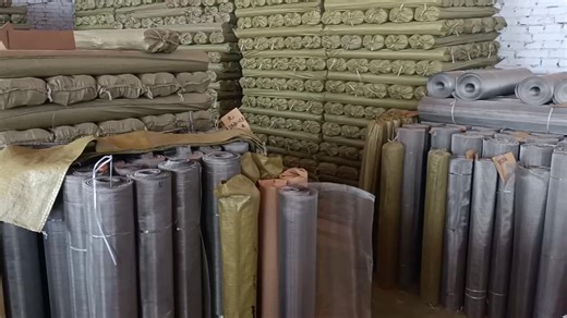 304/316L Stainless Steel Wire Mesh Roll Flexible Soft Plain Weave Dutch Woven Crimped Netting for Sieve Screen