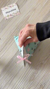 188K views · 1.5K reactions | How to make a pyramid gift box #fypシ #byrubbia #How #papercraft #howto #tutorial #pyramids #giftwrapping #wrapping #wrappinggifts #giftideas #gifts | Rubbia | Facebook