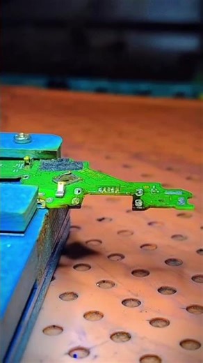 bahut aasan tarike se CC pin remove Karen #greenscreen #green #repairing #mobilelegends #ccpin