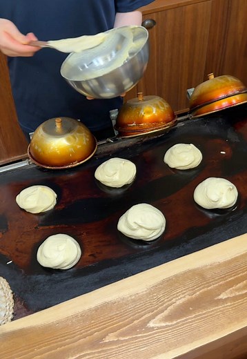 絵本のようなふわふわパンケーキとベーコン