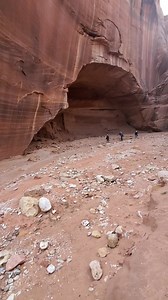 Welcome to the Wire Pass trail, a beautiful slot canyon that starts in Utah and actually crosses over into Arizona when it switches into the Buckskin Gulch trail. Trail details in comments. #slotcanyon #hikingtrails #hikingadventures #desertlife #naturebeauty | The Nature Seeker
