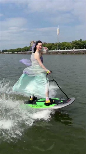 RUSH WAVE ,Come and experience this feeling of flying#rushwave #Surfing #surfboard#electricsurfboard