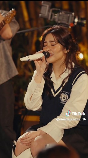 Malaya by Moira Dela Torre Live at The Cozy Cove