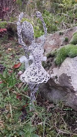 I was asked to make a wire ballerina sculpture ❤️ This is what i came up with, what do you think? She will be a hanging sculpture so she will dance in the wind 😃 #ballerina #ballet #sculpture #wirework #wiresculpture #balletdancer #wireart #crafting #artwork #creativity #dowhatyoulove
