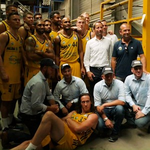Unser Team auf Recycling-Tour: Erst eine Führung von Dr. Axel Schweitzer durch die MPS-Anlage in Reinickendorf und dann ein Barbecue mit den Mitarbeitern der ALBA Group über den Dächern Berlins. | ALBA BERLIN
