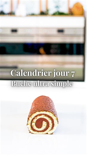 La bûche la plus facile du monde ! Je vous l’avez publié l’an dernier , d’où ma référence à la bûche pécan vanille que vous retrouverez loin dans mon feed mais toujours dispo 😁🎄 il faut juste bien scroller Pour la ganache chocolat - ��150 gr de chocolat noir de qualité - ��150 gr de crème liquide entière Pour le biscuit - ��4 œufs - ��100 gr de farine - ��100 gr de sucre Pour le glaçage - ��225 gr de chocolat au lait ou noir - ��50 gr d’huile neutre (tournesol) - ��100 gr de fruits secs concas